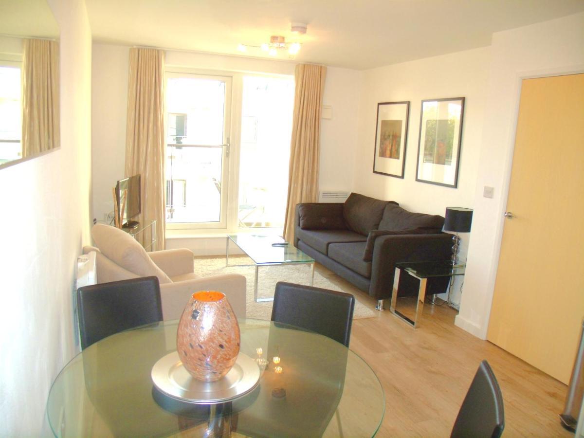 New Central Woking 1 And 2 Bedroom Apartments With Free Gym, Close To Train Station Exterior foto