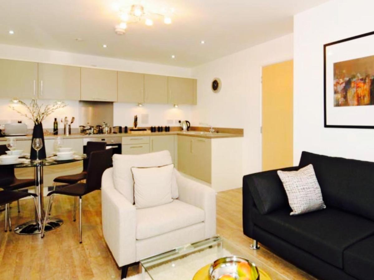 New Central Woking 1 And 2 Bedroom Apartments With Free Gym, Close To Train Station Exterior foto